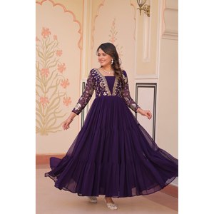 Robe de soirée XL avec paillettes et broderie zari, look élégant - Product Image 6