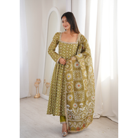 Ensemble de robe Anarkali classique imprimée en maslin avec dupatta en organza à dentelle miroir et pantalon droit, entièrement cousu, tenue ethnique (HTU 55)