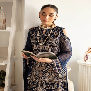 Robes panjabi pakistanaises brodées en mousseline de soie pour femmes sur des costumes trois pièces en mousseline de soie Designers pakistanais par Ramsha Vol R-11 - Product Image 2