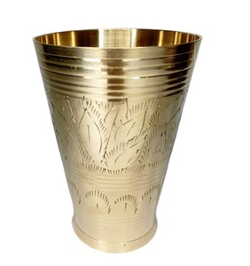 แก้วน้ำทองเหลืองทำมือพร้อมลวดลายสลักแบบดั้งเดิม แก้วน้ำสไตล์วินเทจสำหรับตกแต่งบ้านและห้องครัว - Product Image 1