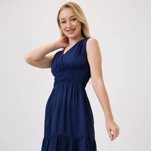 เดรสลายดอกไม้สไตล์เซ็กซี่ ความยาวปานกลางถึงยาว  ผ้าฝ้ายออร์แกนิคคุณภาพสูง ซักได้ เหมาะสำหรับงานทางการ งานปาร์ตี้ และใส่ทำงานสำหรับผู้หญิง - Product Image 1