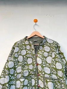 Chaqueta Bomber Acolchada con Parches Florales, Chaqueta de Invierno de Algodón para Mujer, Cuello Alto, Manga Larga, Diseño Bordado a Mano, Estilo Bohemio - Product Image 2
