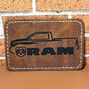 แพทช์หนังเทียมแบบกำหนดเองปี 2026 คุณภาพสูง รูปทรงสี่เหลี่ยมผืนผ้า ติดด้วยกาว PU สำหรับติดหมวก - Product Image 4