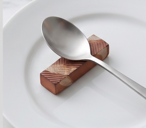Soporte de cubiertos de madera con patrón geométrico para mesa, utensilios de cocina, hotel, restaurante, bodas y soporte para cucharas y palillos. - Product Image 4