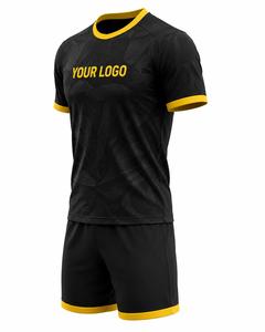 Ensemble de maillots de football personnalisés sublimés pour hommes, noir et jaune, imprimé géométrique, respirant, coupe athlétique, manches courtes, col rond - Product Image 2
