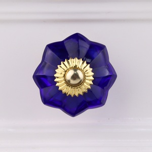 Tiradores de cajones de diseño en cristal azul melón de calidad premium al por mayor, pomos para cómodas, tiradores para gabinetes, herrajes elegantes con acabado de lujo. - Product Image 3