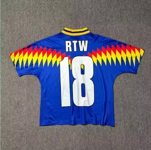 เสื้อฟุตบอลเรโทรโพลีเอสเตอร์ทรงบ็อกซี่ คอวี แขนสั้น พิมพ์ลายแบบซับลิเมชั่น ไซส์พลัส สตรีทแวร์ ผู้ชาย น้ำหนัก 350 กรัม - Product Image 4