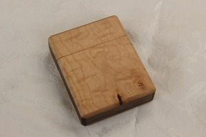 Boîte à cartes à jouer en bois personnalisée, élégante et durable, étui à cartes à jouer en bois rustique, organisateur de cartes à jouer en bois - Product Image 4