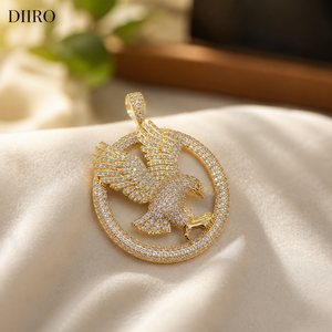 Pendentif Aigle Plaqué Or 18K Moissanite Taille Ronde Brillante Micro Sertissage Charme Thème Luxe Unisexe - Product Image 1