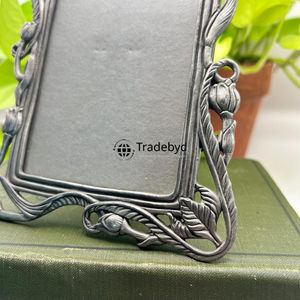 Cadre photo en métal design, décoration de table haut de gamme par Tradebyd - Product Image 4