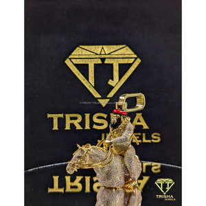 Colgante de Mono Chapado en Oro de Alta Gama, Totalmente Cubierto de Diamantes VVS Moissanite en Plata de Ley, Joyería de Trisha Jewels - Product Image 3