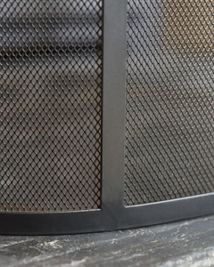 Protector de chimenea metálico con arco de catedral, puerta de acceso abatible, malla fina, protector contra chispas, escudo de seguridad para chimenea independiente - Product Image 3