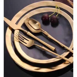 Elegante Juego de Cubiertos Metálicos para Mesa, Colección de Vajilla para Restaurantes de Estilo Contemporáneo - Product Image 3