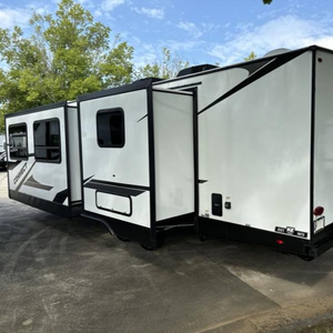 32FT Luxury Dual Axle Steel <b>Container</b> House <b>Travel</b> Trailer RV Mobile Home with Kitchen Bathroom Family Sleeping Space - Product Image 3
