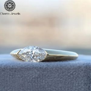 Bague Éternité Classique pour Femme Charm_Jewells en Argent Plaqué Or 3 GM Certifiée IGI avec Moissanite Taille Coussin et Sertissage à Griffes - Product Image 2