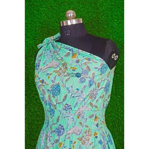 Robe longue maxi en coton pour femme, élégante et moderne, style décontracté, hip-hop, mignonne, naturelle, douce, asymétrique à une épaule, longueur ras du sol, idéale pour l'été et les soirées. - Product Image 5