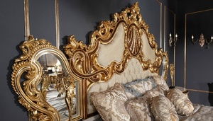 Ensemble de chambre à coucher de luxe en bois de mahogany massif, lit king-size sculpté à l'or, grand placard, 2 tables de nuit et coiffeuse - Product Image 3