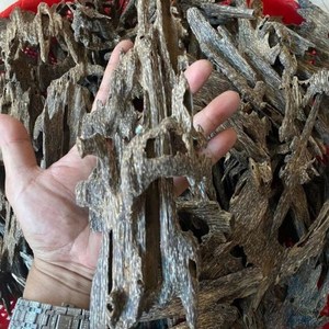 Copeaux de bois d'agarwood de luxe vietnamien de qualité supérieure, arôme sucré et fumé, copeaux d'agarwood avec prix de gros en vrac - Product Image 2