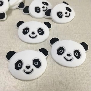 Étiquettes de marque personnalisées en caoutchouc souple avec logo en relief, accessoires de vêtements en gros - Product Image 4