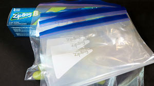 Sac de nourriture durable à double fermeture éclair fabriqué à partir de matériaux recyclés offrant une fraîcheur à long terme et une protection alimentaire fiable - Product Image 4