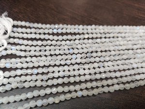 Cuentas Facetadas de Piedra Lunar Arcoíris Blanca Natural de 4-5 mm, Hilo de 13 Pulgadas de Largo, de Rajasthan, para la Fabricación de Joyas - Product Image 4