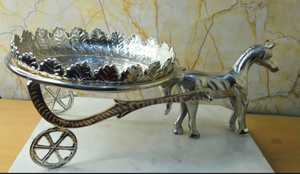 Bol décoratif antique en argent en forme de chariot de chevaux |   Plateau à fruits secs en métal artisanal pour la décoration de la maison de luxe et les cadeaux de mariage - Product Image 6