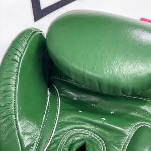 Gants de boxe Muay Thai personnalisés Fairtex de qualité supérieure, imprimés en vert, OEM ODM, gants de sparring professionnels en cuir véritable - Product Image 6