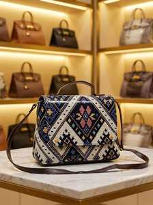 Bolso Bandolera Vintage de PU con Diseño Geométrico Étnico, Cierre Abierto, Forro de Poliéster, Portátil, para Mujer, Uso Diario y Viajes - Product Image 2