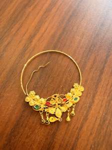 แหวนจมูกทองคำแท้ 22k แบบอินเดียสำหรับงานแต่งงาน เครื่องประดับเจ้าสาว นาท ลายดอกไม้เคลือบสีรูปนกยูง ดีไซน์ห่วงขนาดใหญ่ พร้อมสายเจาะ - Product Image 5