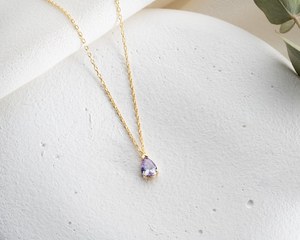 Pendentif goutte d'eau en améthyste clair, pierre de naissance de février, bijou en pierre précieuse violette, cadeau pour elle, pendentif élégant - Product Image 2