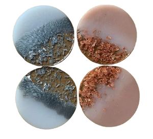 PRODUIT Dessous de verre faits à la main en résine de luxe Tampons carrés colorés personnalisables pour ensemble de tapis de table de cuisine Meilleur prix - Product Image 1