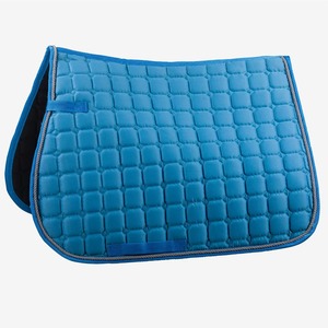 Tapis de selle de course hippique au style unique, logo personnalisé, extérieur en cuir et coton, matériau écologique, rembourrage en polyester, doublure en satin mousse. - Product Image 2
