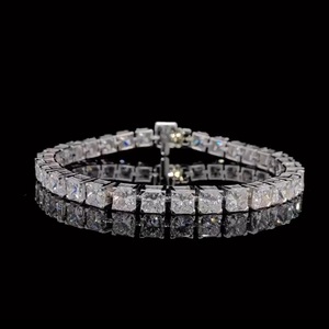 Bracelet tennis en or blanc 14 carats avec diamants taille coussin, bijoux classiques pour femme pour mariage, anniversaire, fiançailles - Product Image 1