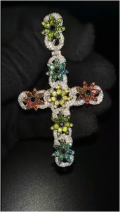 CONCEPTION Collier pendentif croix unisexe en argent sterling haut de gamme, personnalisé avec moissanite, design floral 3D, plaqué or rose, style hip-hop - Product Image 5