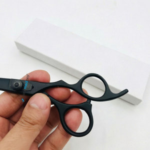 Ciseaux de barbier professionnels de haute qualité pour droitiers en acier inoxydable noir mat avec fonction de coupe, logo personnalisé et emballage - Product Image 4