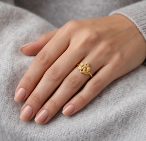 DIVYORO Anillo clásico floral chapado en oro de 22 quilates para mujer - Product Image 3