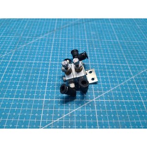 Válvula Solenoide Neumática Subminiatura Kuroda Precision Ind SP-H, Usada, Piezas de Equipos Legacy Semiconductor - Product Image 6