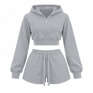 Ensemble short en coton et sweat à capuche court à taille élastique pour collections streetwear femme – Marque privée - Product Image 3