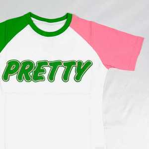 Camiseta Premium AKA Opp Sleeve para Mujer, con Letras Griegas Bordadas, Manga en Contraste, Cuello Redondo, Top Casual de Alta Calidad - Product Image 3