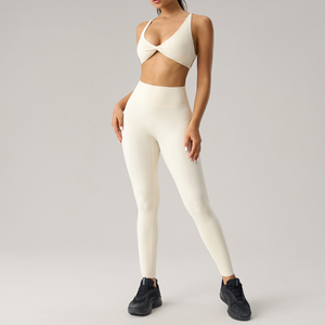 ชุดโยคะฟิตเนสคุณภาพสูงสำหรับผู้หญิง เสื้อกีฬาระบายอากาศได้ดีและน้ำหนักเบา กางเกงเลกกิ้งยืดหยุ่นสูงสำหรับใส่เล่นโยคะที่ยิมหรือในชีวิตประจำวัน - Product Image 4