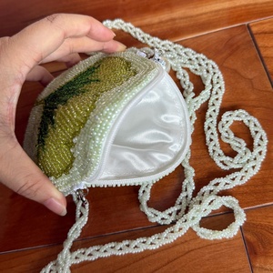 Monedero de cuentas hecho a mano con diseño de hoja, bolsas de almacenamiento con cuentas coloridas, bolso redondo de hombro, monedero de cuentas de lujo con diseño único - Product Image 4