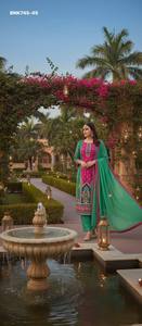 Vêtements traditionnels indiens de haute qualité pour occasions spéciales, en soie Bery avec broderies à la main, haut et pantalon avec dupatta, fournisseur de Surat. - Product Image 3
