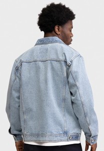 Veste en jean classique pour homme, bleu uni, col rabattu, style décontracté, simple boutonnage, coupe droite, en coton, collection automne 2026 - Product Image 4