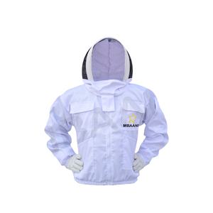 เสื้อแจ็คเก็ตผ้าฝ้ายสีขาวพร้อมผ้าคลุมหน้าสำหรับผู้เลี้ยงผึ้งมืออาชีพ - Product Image 1