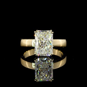แหวนเพชรทรงเรเดียนท์คัท 3.5 กะรัต สี E ได้รับการรับรองจาก IGI รุ่น LR-550 จาก UNICORN JEWELS ดีไซน์เรียบหรู ตัวเรือนทอง 14K แบบสองขา ประดับเพชรแล็บโกรว์ - Product Image 1