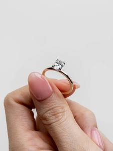 Bague de fiançailles solitaire minimaliste en or 18K/14K/10K avec diamant de laboratoire ovale de luxe de 2,00 carats, bijoux fins sur mesure, vente en gros - Product Image 5