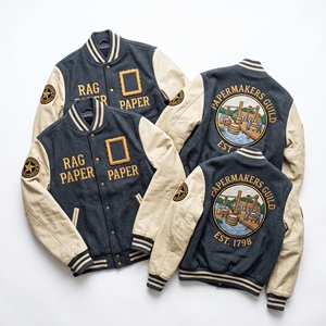 Chaqueta Letterman al por mayor de lana color carbón, estilo universitario, con bordado de la Academia Meteorológica, anemómetro, medidor de viento y estación meteorológica, color bronceado. - Product Image 6