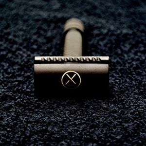 XPERSIS PRO Maquinilla de Afeitar de Seguridad para Hombre, Doble Filo, Hecha a Mano con Acero Alemán, Negra - Product Image 4