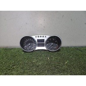 ชุดหน้าปัดเรือนไมล์มือสองสำหรับรถยนต์ M-class รุ่น A2515400448 - Product Image 1