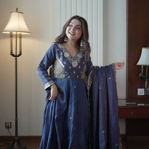 ชุดเดรสยาวสีม่วงวิชิตราประดับลูกปัดปักลายพร้อมกางเกงและผ้าคลุมไหล่สำหรับงานแต่งงาน ขายส่งจากโรงงาน - Product Image 2